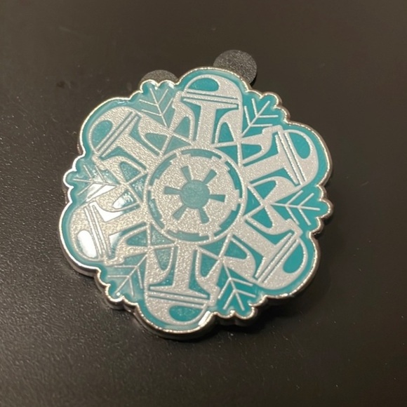 Disney Silver and Teal Snowflake Pin - Picture 1 of 3